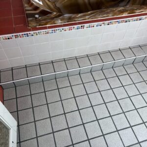 18号室　修繕中……